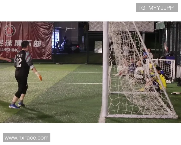 模仿足球明星射门瞬间的精彩瞬间与技巧解析